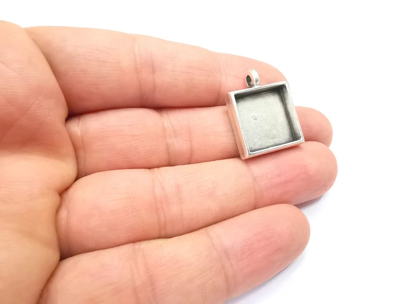 Square Pendant Blanks, Resin Bezel Bases, Mosaic Mountings, Dry flower Frame, Polymer Clay base, Antique Silver Plated (16x16mm) G28161