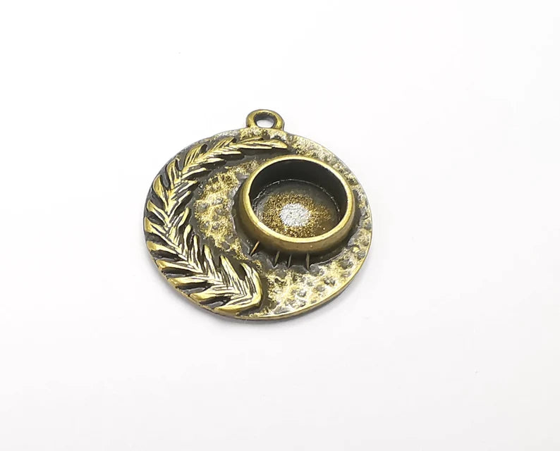 Fern Leaf Feather Charms Disc Bronze Blank Bezel Pendant Antique Bronze Plated (10mm Blank) G28173