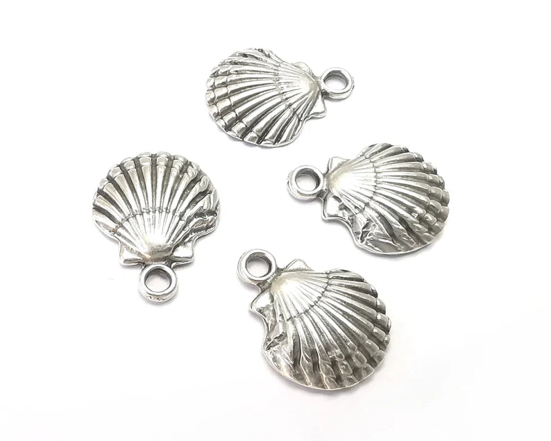 Scallop Sea Shell Charms Antique Silver Plated (18x14mm) G28401