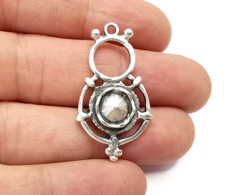 Ethnic Round Charms Antique Silver Plated Charms (37x20mm) G28407