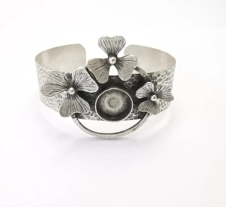 Hammered Flower Bracelet Brass Blank Bezel Glass Cabochon Base Adjustable Antique Silver Plated Brass (14mm blank) G33934