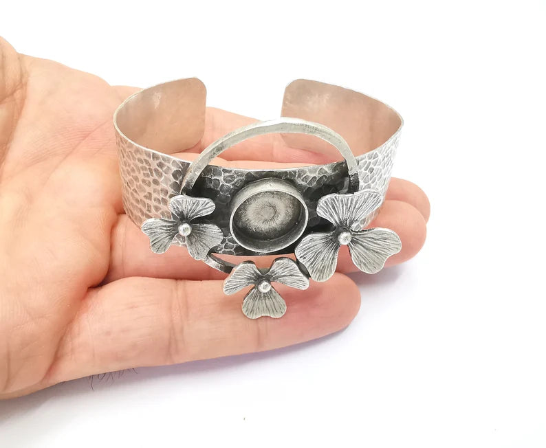 Hammered Flower Bracelet Brass Blank Bezel Glass Cabochon Base Adjustable Antique Silver Plated Brass (14mm blank) G33934