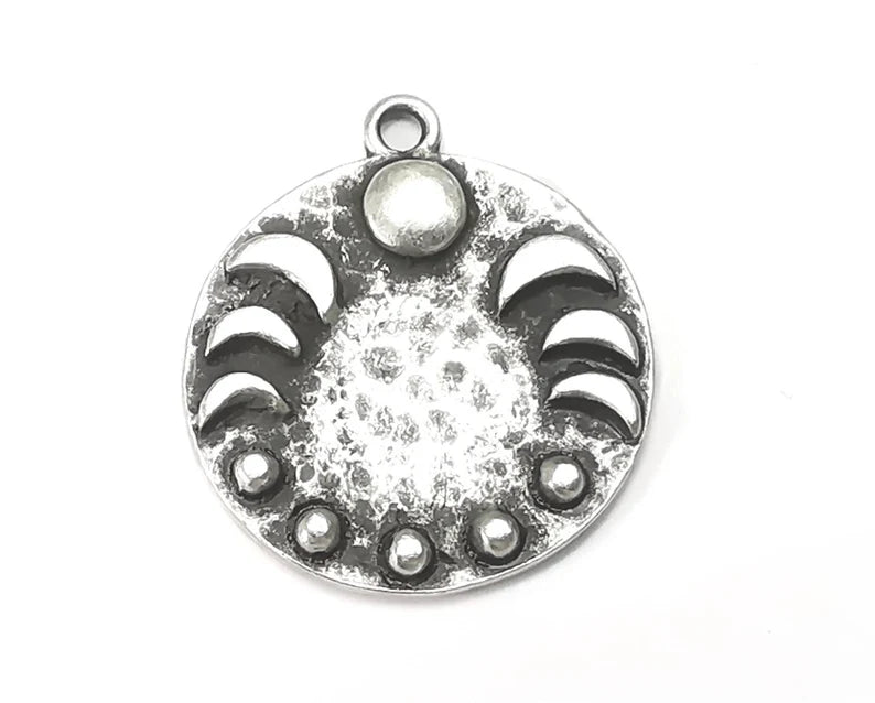 Moon Crescent Charms Antique Silver Plated Round Charms (28x25mm) G28512
