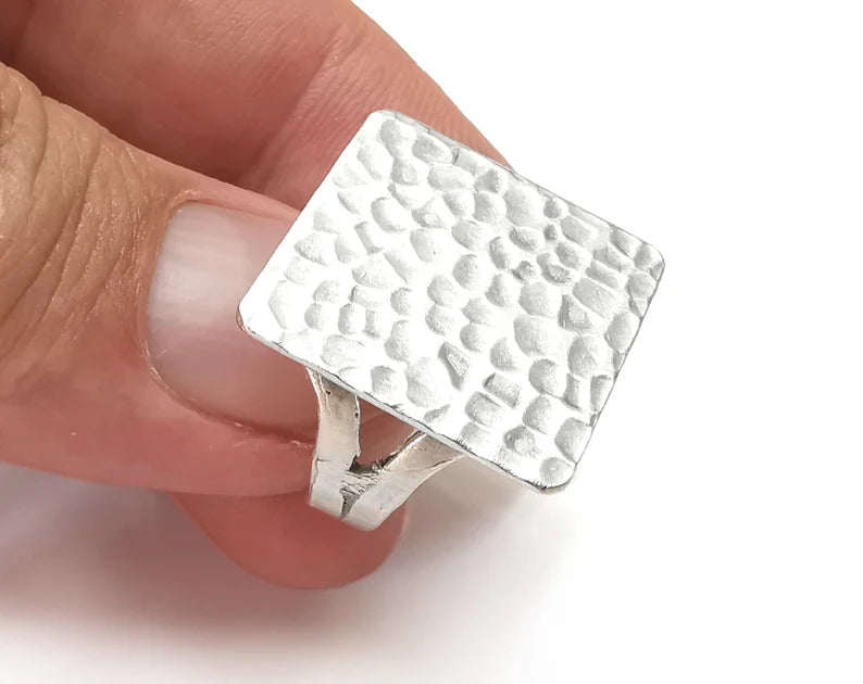 Square Hammered Ring Blanks Settings, Cabochon Mounting, Adjustable Ring Base Bezels, Antique Silver Plated Brass (20mm) G28545