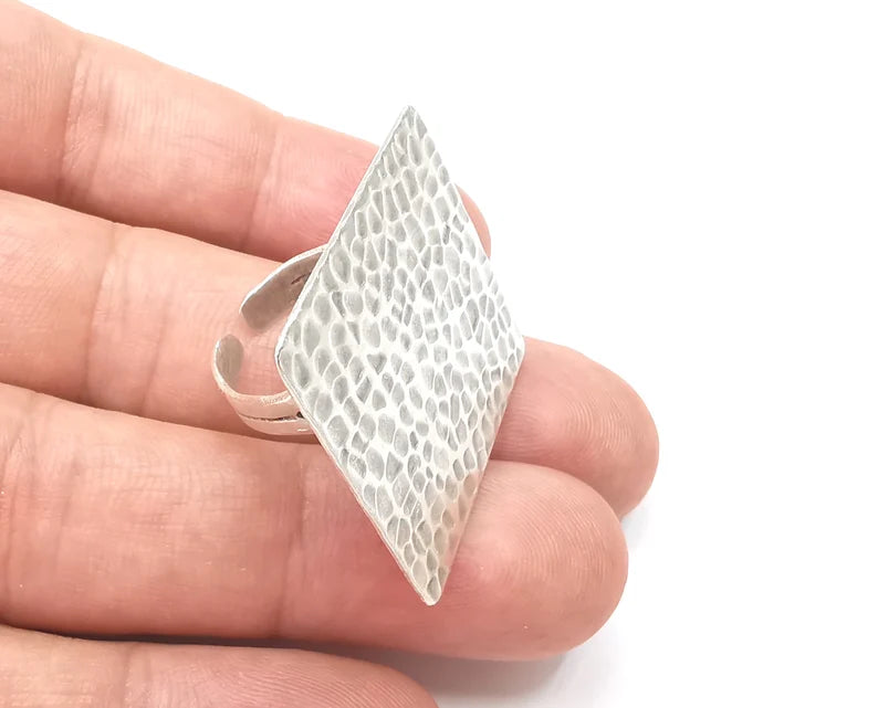 Square Hammered Ring Blanks Settings, Cabochon Mounting, Adjustable Ring Base Bezels, Antique Silver Plated Brass (30mm) G28547