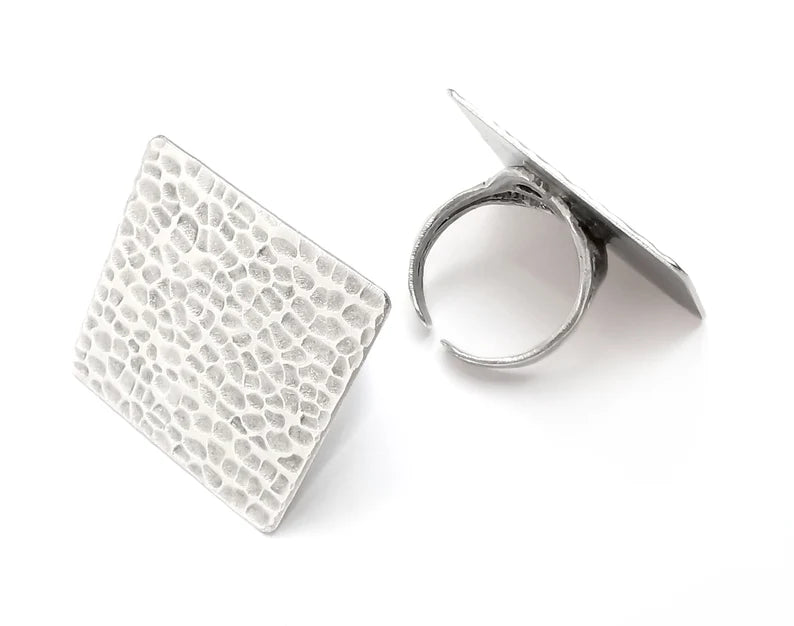 Square Hammered Ring Blanks Settings, Cabochon Mounting, Adjustable Ring Base Bezels, Antique Silver Plated Brass (30mm) G28547