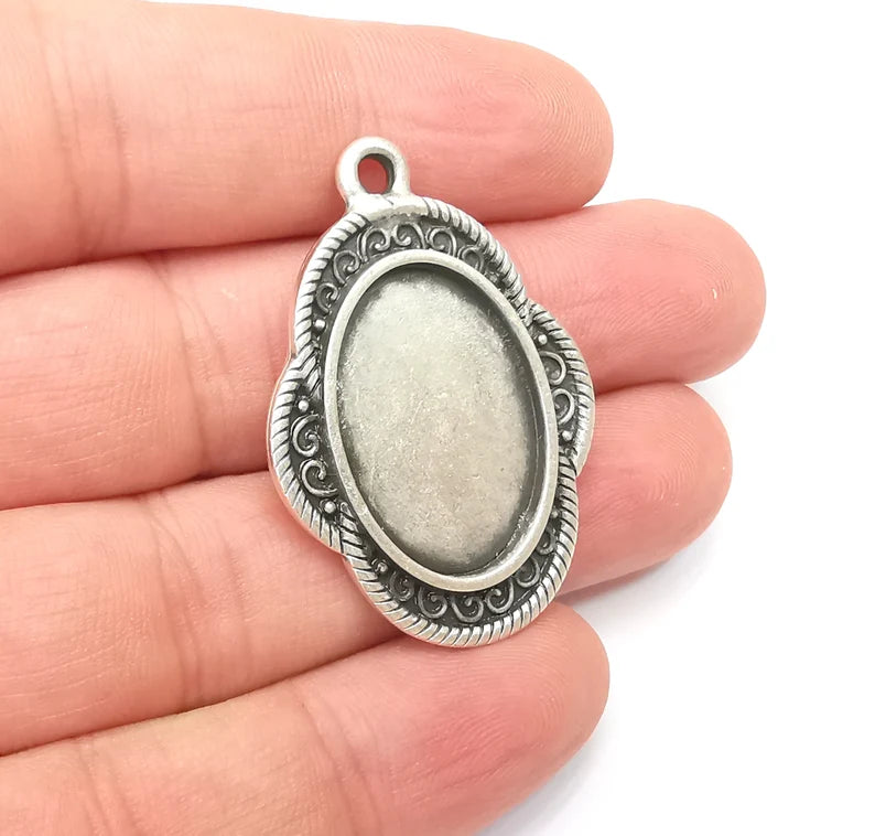Oval Charm Bezel, Resin Blank, inlay Mounting, Mosaic Pendant Frame, Cabochon Base,Dry Flower Setting,Antique Silver Plated (25x18mm) G28622