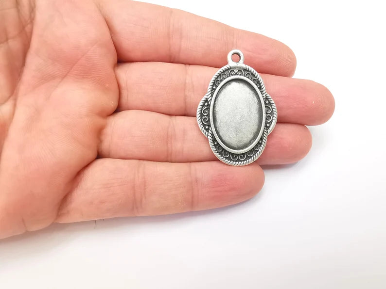 Oval Charm Bezel, Resin Blank, inlay Mounting, Mosaic Pendant Frame, Cabochon Base,Dry Flower Setting,Antique Silver Plated (25x18mm) G28622