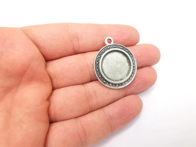 Round Charm Bezel, Resin Blank, inlay Mounting, Mosaic Pendant Frame, Cabochon Base, Dry Flower Setting, Antique Silver Plated (20mm) G28624