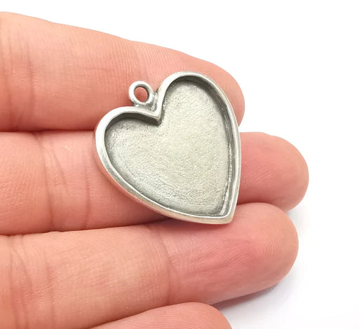 Heart Charm Bezel, Resin Blank, inlay Mounting, Mosaic Pendant Frame, Cabochon Base,Dry Flower Setting,Antique Silver Plated 25x25mm G28464