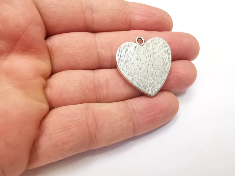 Heart Charm Bezel, Resin Blank, inlay Mounting, Mosaic Pendant Frame, Cabochon Base,Dry Flower Setting,Antique Silver Plated 25x25mm G28464