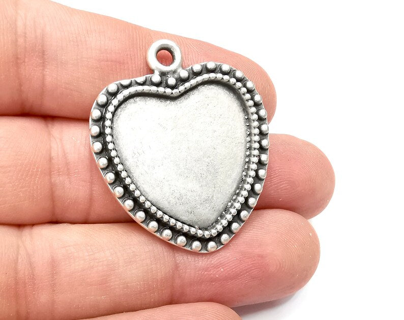 Heart Charm Bezel, Resin Blank, inlay Mounting, Mosaic Pendant Frame, Cabochon Base,Dry Flower Setting,Antique Silver Plated 25x25mm G28634