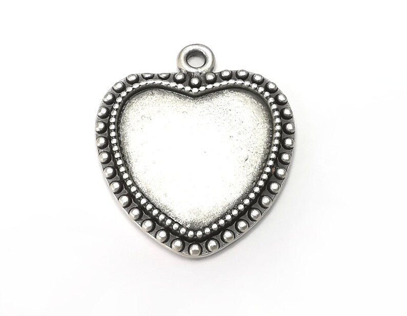Heart Charm Bezel, Resin Blank, inlay Mounting, Mosaic Pendant Frame, Cabochon Base,Dry Flower Setting,Antique Silver Plated 25x25mm G28634