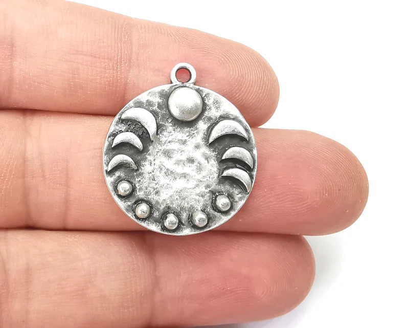 Moon Crescent Charms Antique Silver Plated Round Charms (28x25mm) G28512