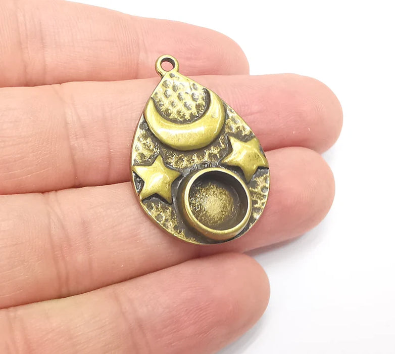 Moon and Star Pendant Bezel, Resin Blank, inlay Mounting, Mosaic Frame Cabochon Base Dry Flower Setting, Antique Bronze Plated (10mm) G28639