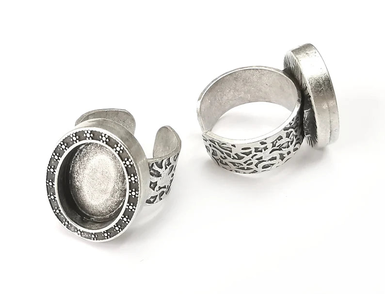 Flower Ring, Oval Ring Blank Setting, Cabochon Mounting, Adjustable Resin Base Bezels, Antique Silver Plated (18x13mm) G28661