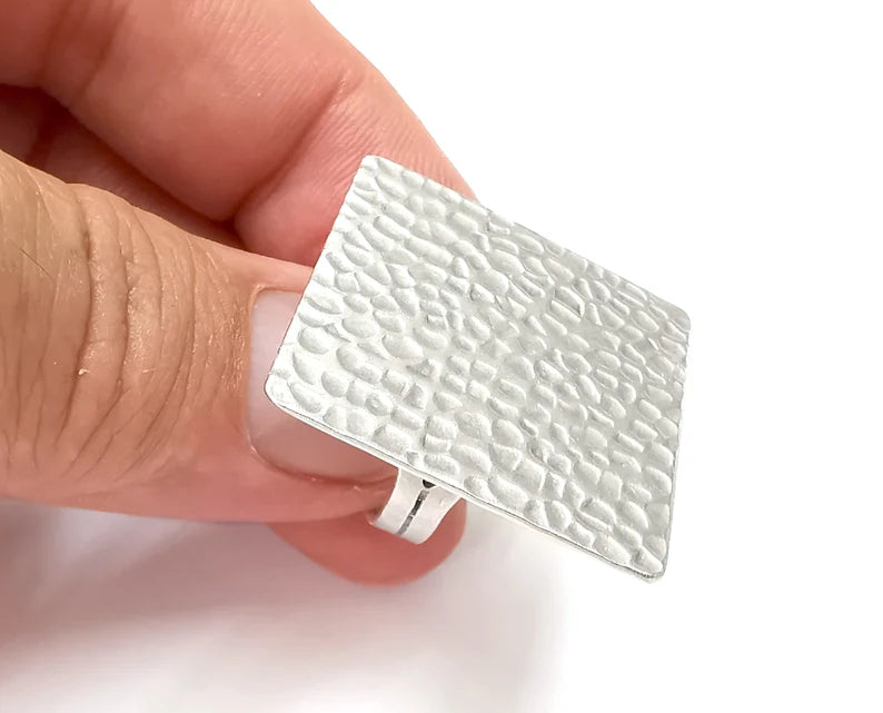 Square Hammered Ring Blanks Settings, Cabochon Mounting, Adjustable Ring Base Bezels, Antique Silver Plated Brass (30mm) G28547