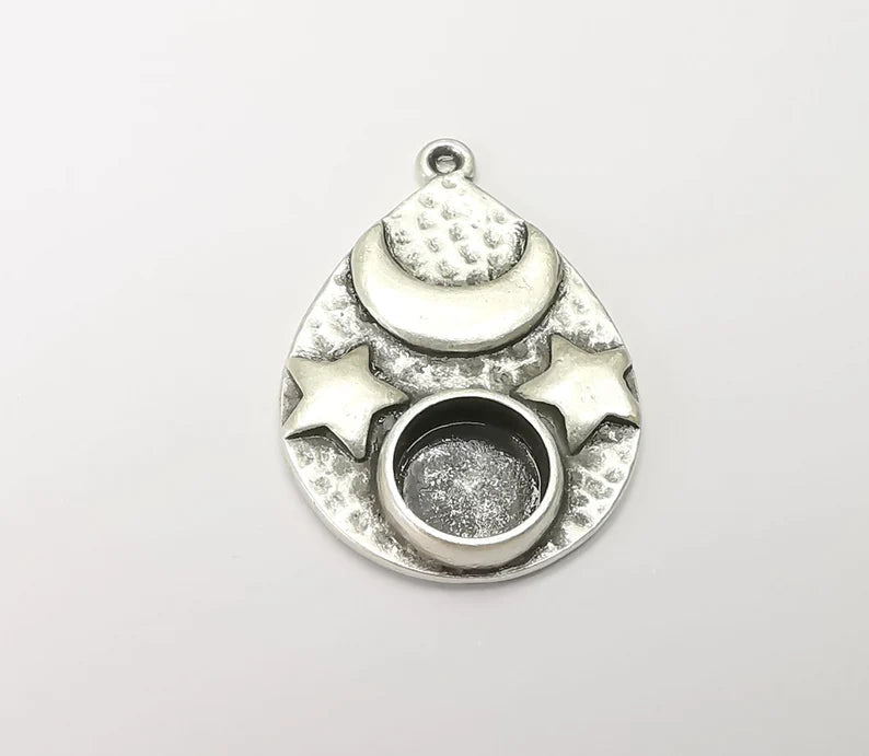 Moon and Star Pendant Bezel, Resin Blank, inlay Mounting, Mosaic Frame Cabochon Base Dry Flower Setting, Antique Silver Plated (10mm) G28566