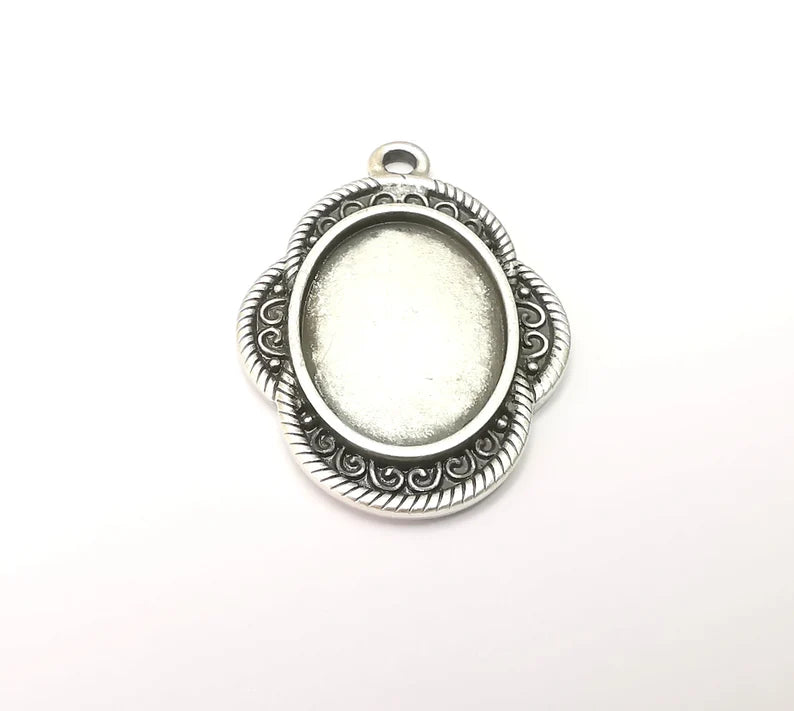 Oval Charm Bezel, Resin Blank, inlay Mounting, Mosaic Pendant Frame, Cabochon Base,Dry Flower Setting,Antique Silver Plated (25x18mm) G28622