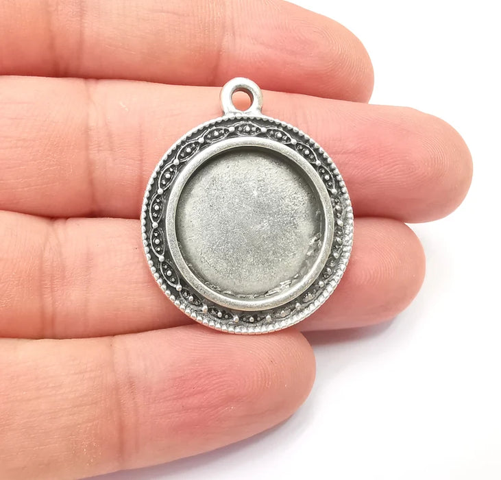 Round Charm Bezel, Resin Blank, inlay Mounting, Mosaic Pendant Frame, Cabochon Base, Dry Flower Setting, Antique Silver Plated (20mm) G28624