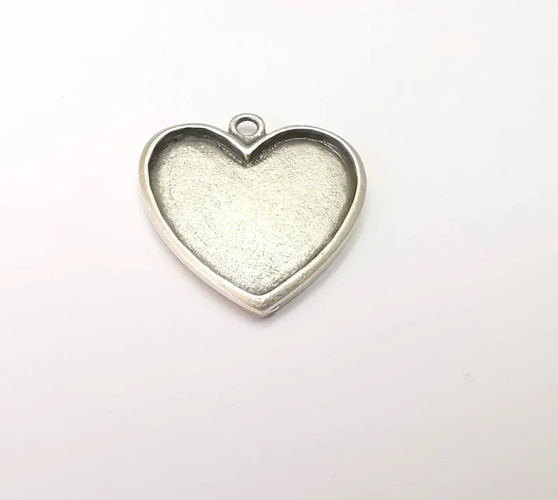 Heart Charm Bezel, Resin Blank, inlay Mounting, Mosaic Pendant Frame, Cabochon Base,Dry Flower Setting,Antique Silver Plated 25x25mm G28464