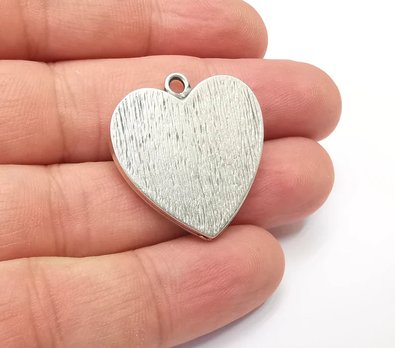 Heart Charm Bezel, Resin Blank, inlay Mounting, Mosaic Pendant Frame, Cabochon Base,Dry Flower Setting,Antique Silver Plated 25x25mm G28464