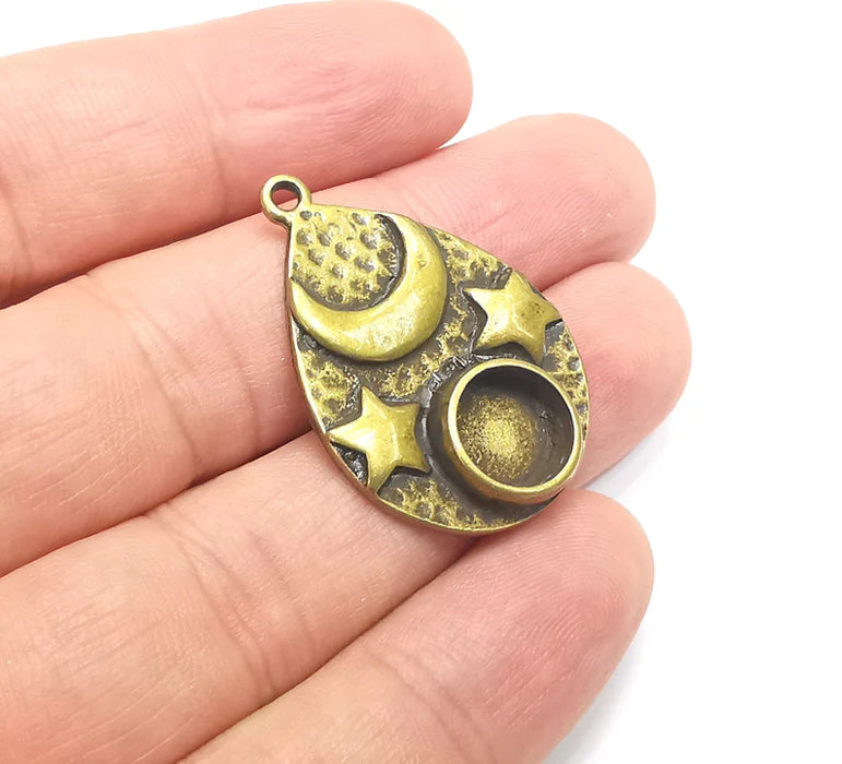 Moon and Star Pendant Bezel, Resin Blank, inlay Mounting, Mosaic Frame Cabochon Base Dry Flower Setting, Antique Bronze Plated (10mm) G28639