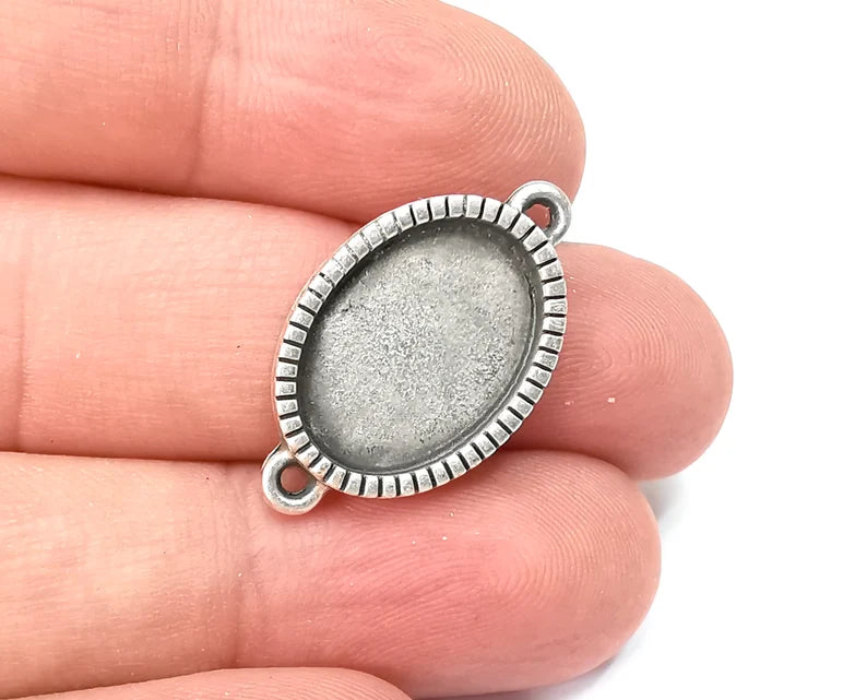 Oval Charm Bezel, Resin Blank, Mosaic Pendant Frame, Cabochon Base,Dry Flower Setting,Antique Silver Plated (18x13mm) G28663
