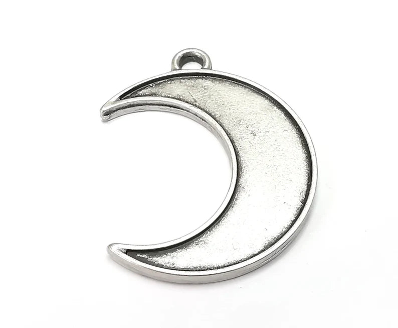 Crescent Charm Bezel, Resin Blank, Mosaic Pendant Frame, Cabochon Base,Dry Flower Setting,Antique Silver Plated (35x27mm) G28686