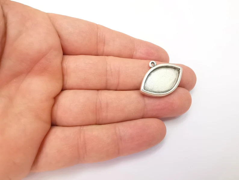 Marquise Charm Bezel, Resin Blank, inlay Mounting, Mosaic Pendant Frame, Cabochon Base, Dry Flower Setting, Antique Silver (24x14mm) G28818