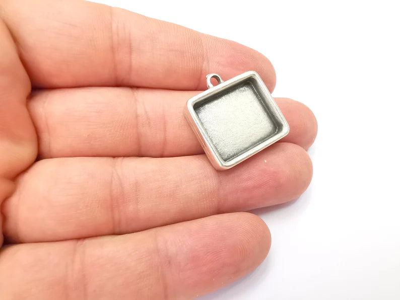 Rectangle Pendant Bezel, Resin Blank, inlay Mounting, Mosaic Frame, Cabochon Base, Dry Flower Setting,Antique Silver Plated (20x17mm) G28820