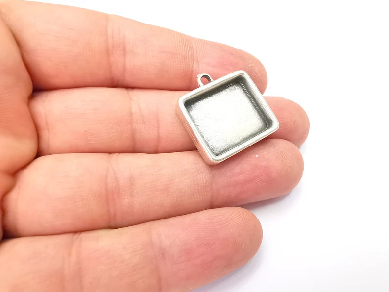Rectangle Pendant Bezel, Resin Blank, inlay Mounting, Mosaic Frame, Cabochon Base, Dry Flower Setting,Antique Silver Plated (20x17mm) G28820