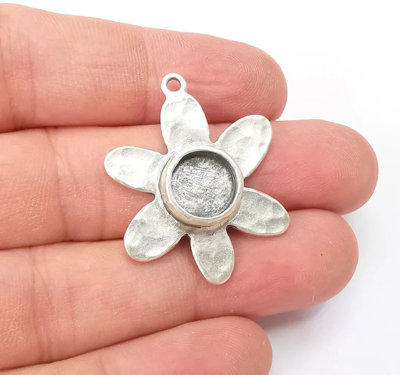 Flower Charms Pendant Bezels, Resin Blank, inlay Mountings, Mosaic Frame, Cabochon Bases Flower Settings Antique Silver Plated (10mm) G28828
