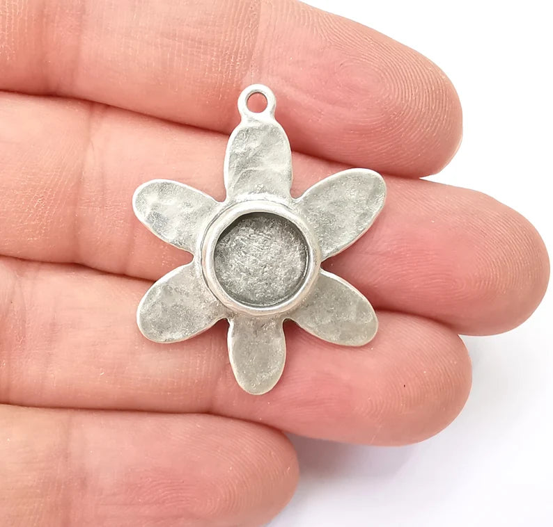 Flower Charms Pendant Bezels, Resin Blank, inlay Mountings, Mosaic Frame, Cabochon Bases Flower Settings Antique Silver Plated (10mm) G28828