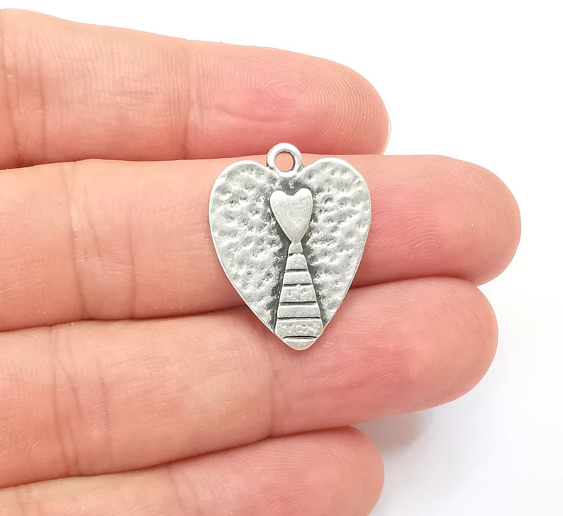 2 The Path to the Heart, Stairway Heart Charm, Antique Silver Plated Hammered Charms (24x19mm) G28834
