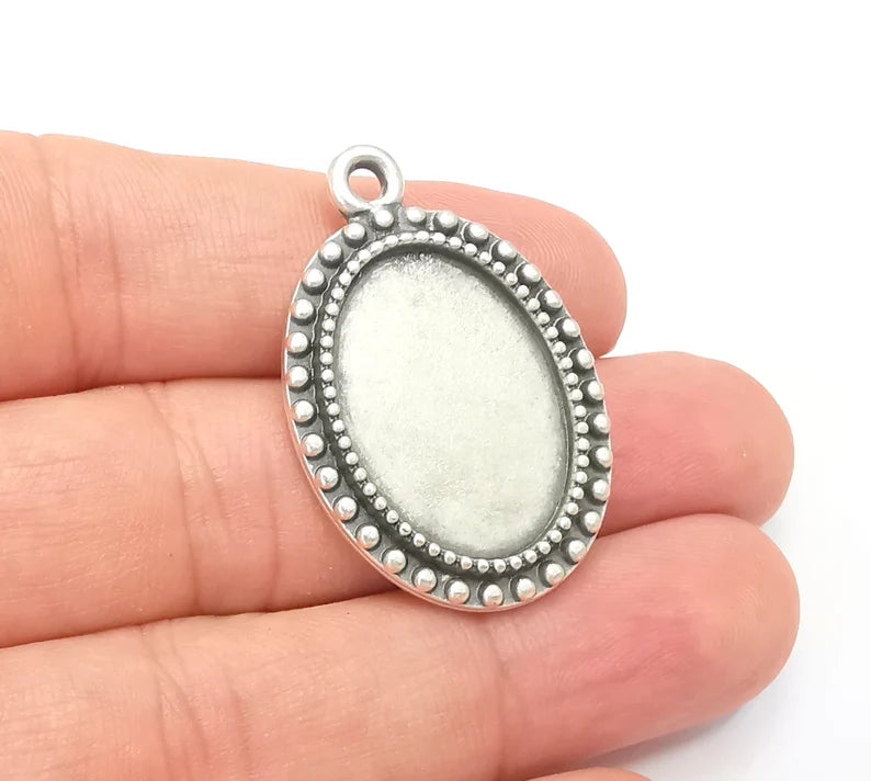 Oval Charm Bezel, Resin Blank, inlay Mounting, Mosaic Pendant Frame, Cabochon Base,Dry Flower Setting,Antique Silver Plated (25x18mm) G28836