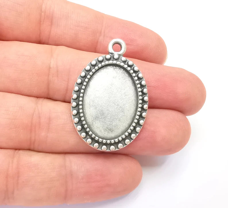 Oval Charm Bezel, Resin Blank, inlay Mounting, Mosaic Pendant Frame, Cabochon Base,Dry Flower Setting,Antique Silver Plated (25x18mm) G28836