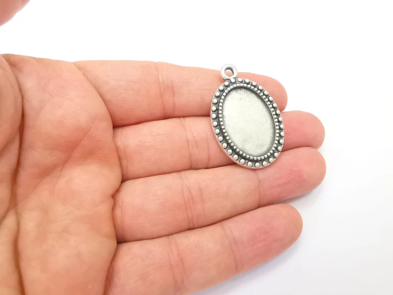 Oval Charm Bezel, Resin Blank, inlay Mounting, Mosaic Pendant Frame, Cabochon Base,Dry Flower Setting,Antique Silver Plated (25x18mm) G28836
