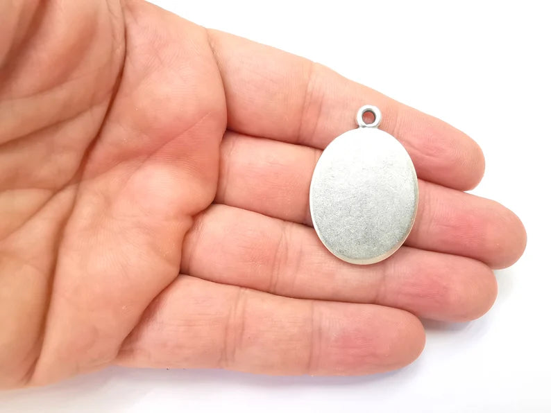Oval Charm Bezel, Resin Blank, inlay Mounting, Mosaic Pendant Frame, Cabochon Base,Dry Flower Setting,Antique Silver Plated (25x18mm) G28836