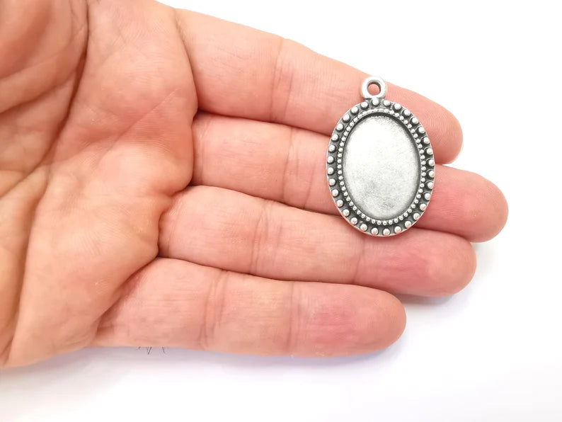 Oval Charm Bezel, Resin Blank, inlay Mounting, Mosaic Pendant Frame, Cabochon Base,Dry Flower Setting,Antique Silver Plated (25x18mm) G28836