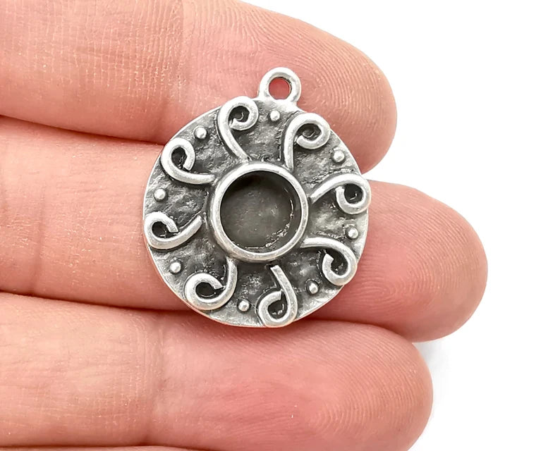 Swirl Pendant Bezel, Resin Blank, inlay Mountings, Mosaic Frame, Cabochon Bases, Dry Flower Settings, Antique Silver Plated (8mm) G28885