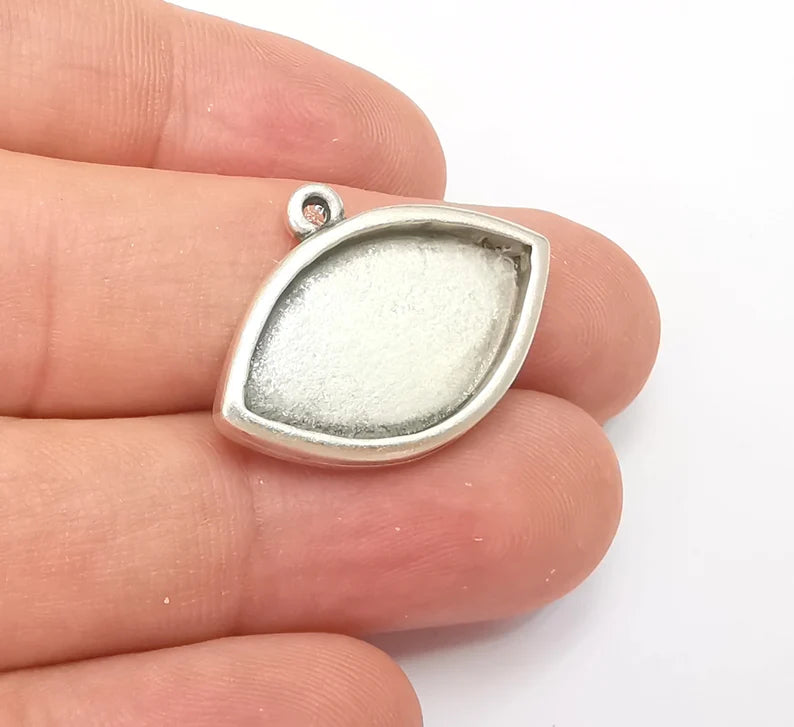 Marquise Charm Bezel, Resin Blank, inlay Mounting, Mosaic Pendant Frame, Cabochon Base, Dry Flower Setting, Antique Silver (24x14mm) G28818