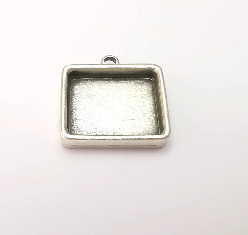 Rectangle Pendant Bezel, Resin Blank, inlay Mounting, Mosaic Frame, Cabochon Base, Dry Flower Setting,Antique Silver Plated (20x17mm) G28820