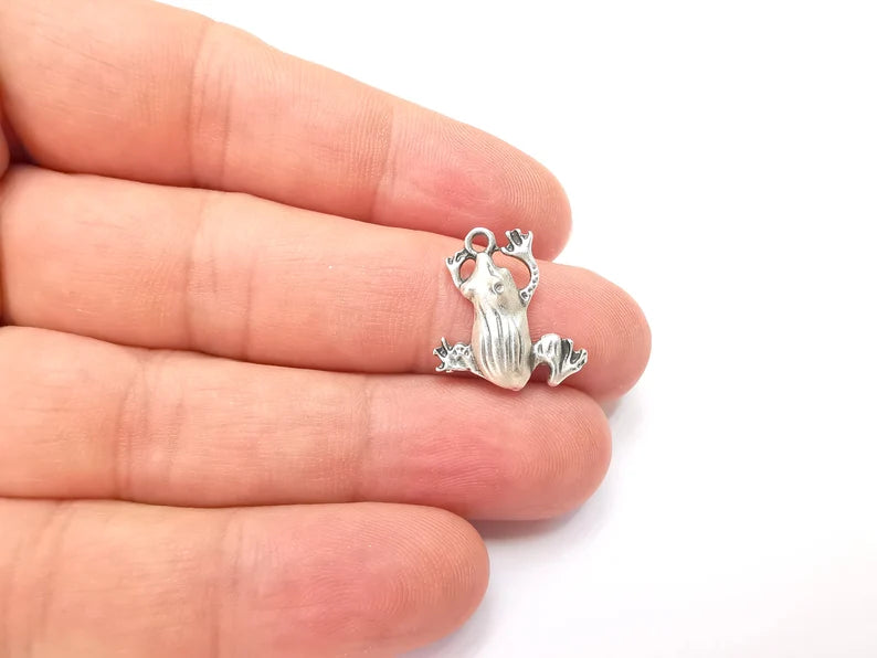 Frog Charms, Dangle Earring, DIY Charms, Antique Silver Plated Pendant (20x17mm) G28824