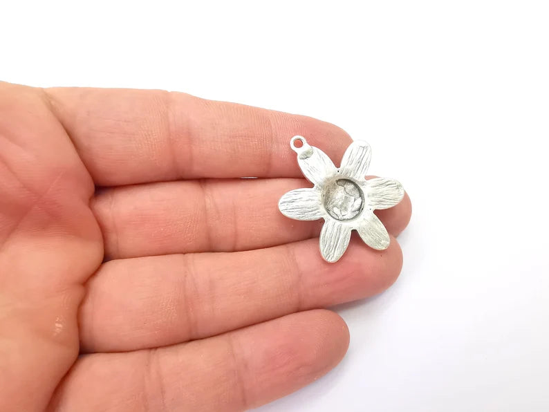 Flower Charms Pendant Bezels, Resin Blank, inlay Mountings, Mosaic Frame, Cabochon Bases Flower Settings Antique Silver Plated (10mm) G28828