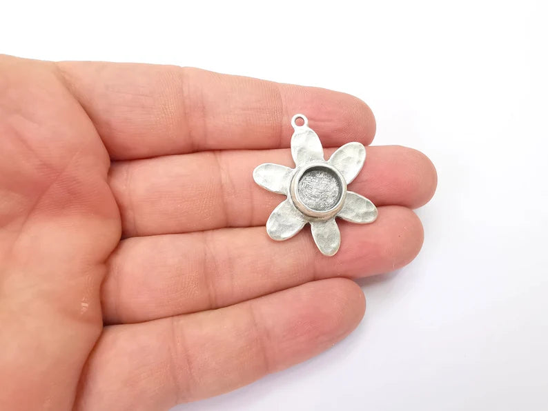Flower Charms Pendant Bezels, Resin Blank, inlay Mountings, Mosaic Frame, Cabochon Bases Flower Settings Antique Silver Plated (10mm) G28828