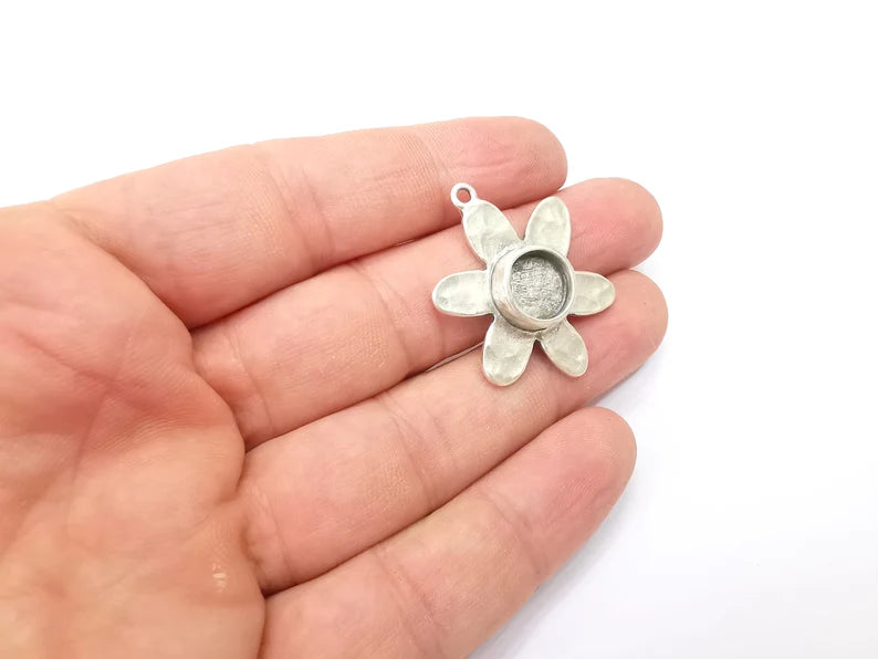 Flower Charms Pendant Bezels, Resin Blank, inlay Mountings, Mosaic Frame, Cabochon Bases Flower Settings Antique Silver Plated (10mm) G28828