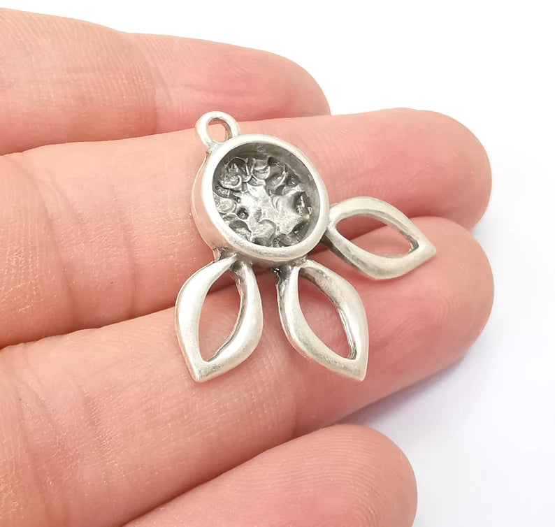 Flower Charms Pendant Bezels, Resin Blank, inlay Mountings, Mosaic Frame, Cabochon Bases Flower Settings Antique Silver Plated (10mm) G28829