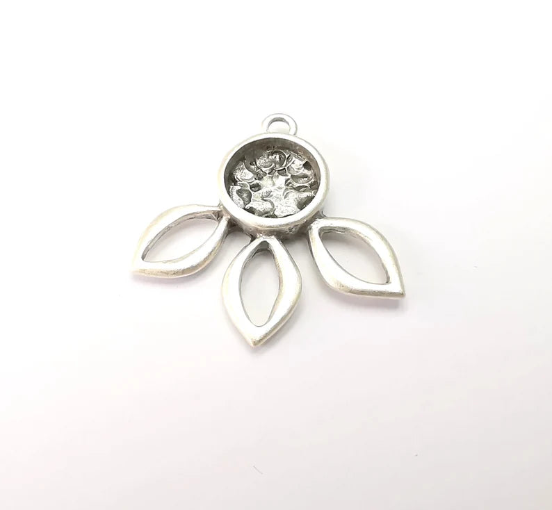 Flower Charms Pendant Bezels, Resin Blank, inlay Mountings, Mosaic Frame, Cabochon Bases Flower Settings Antique Silver Plated (10mm) G28829