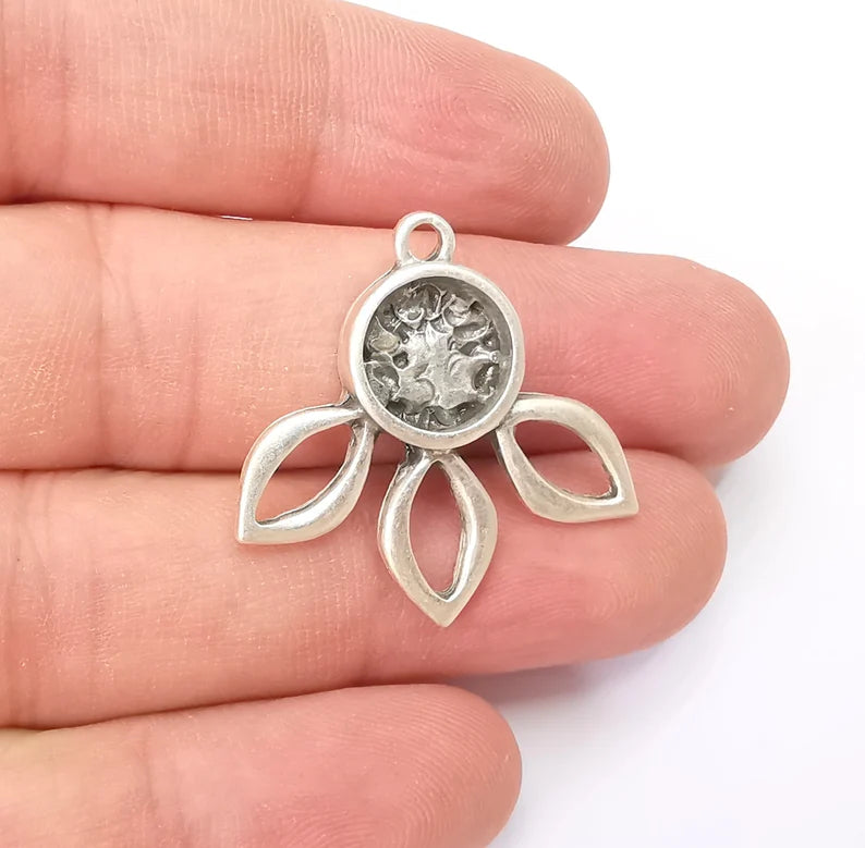 Flower Charms Pendant Bezels, Resin Blank, inlay Mountings, Mosaic Frame, Cabochon Bases Flower Settings Antique Silver Plated (10mm) G28829
